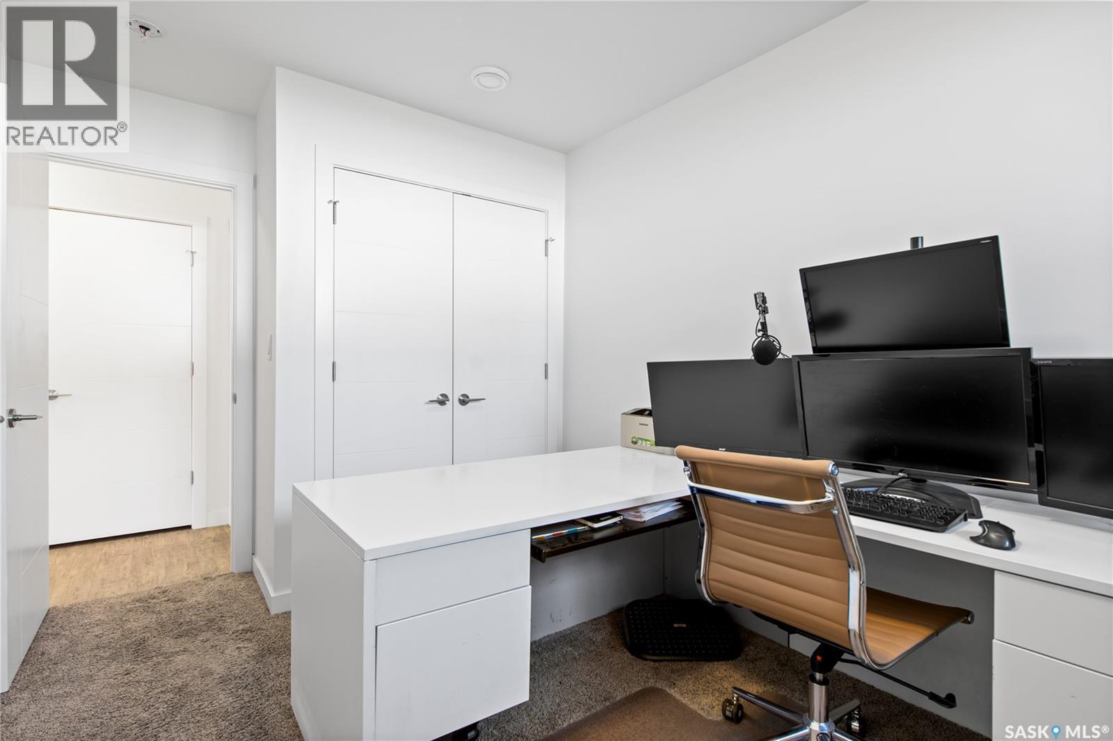 4238 Green Olive Way E, Regina, SK - Indoor Photo Showing Office