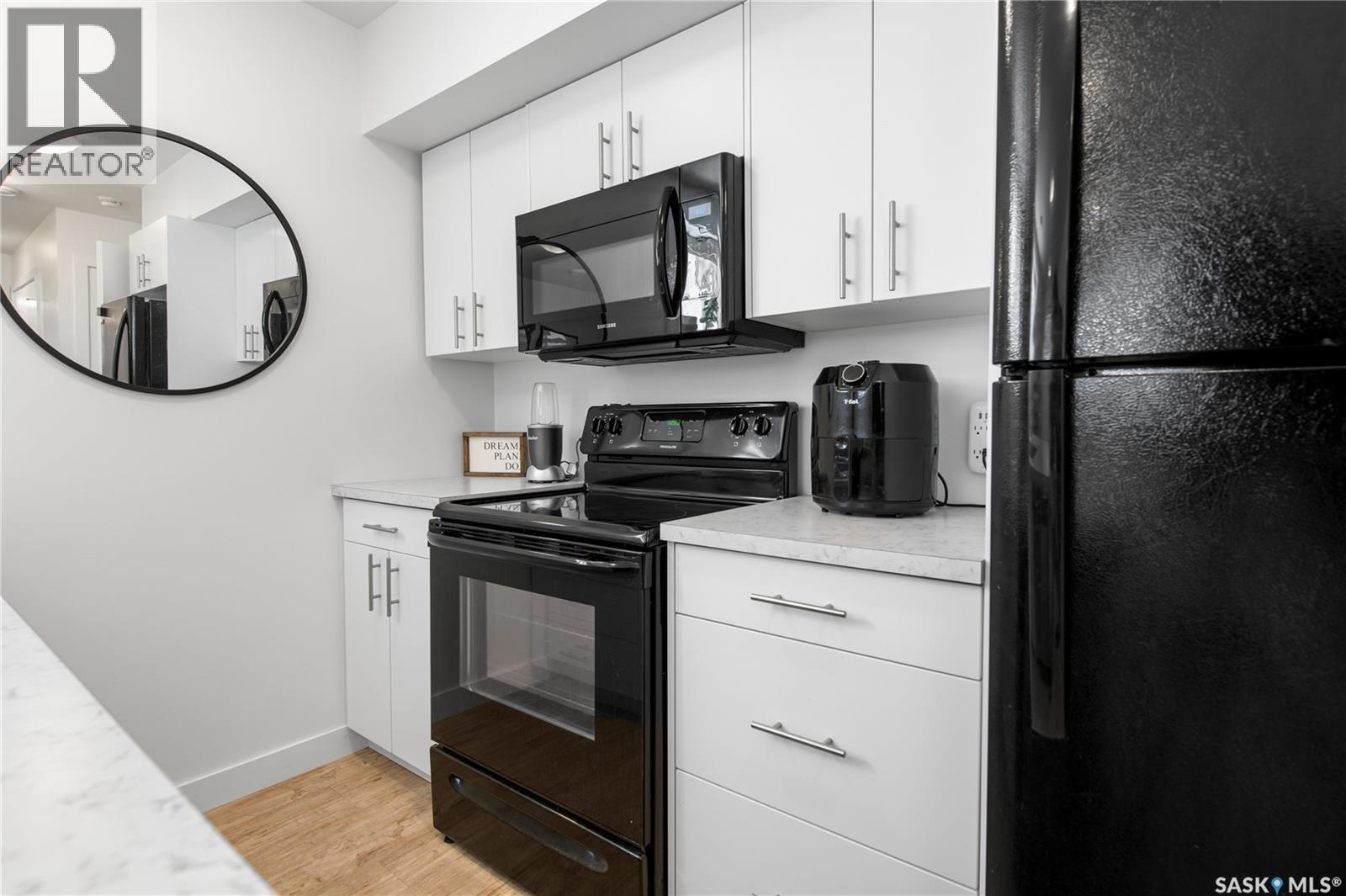 4238 Green Olive Way E, Regina, SK - Indoor Photo Showing Kitchen