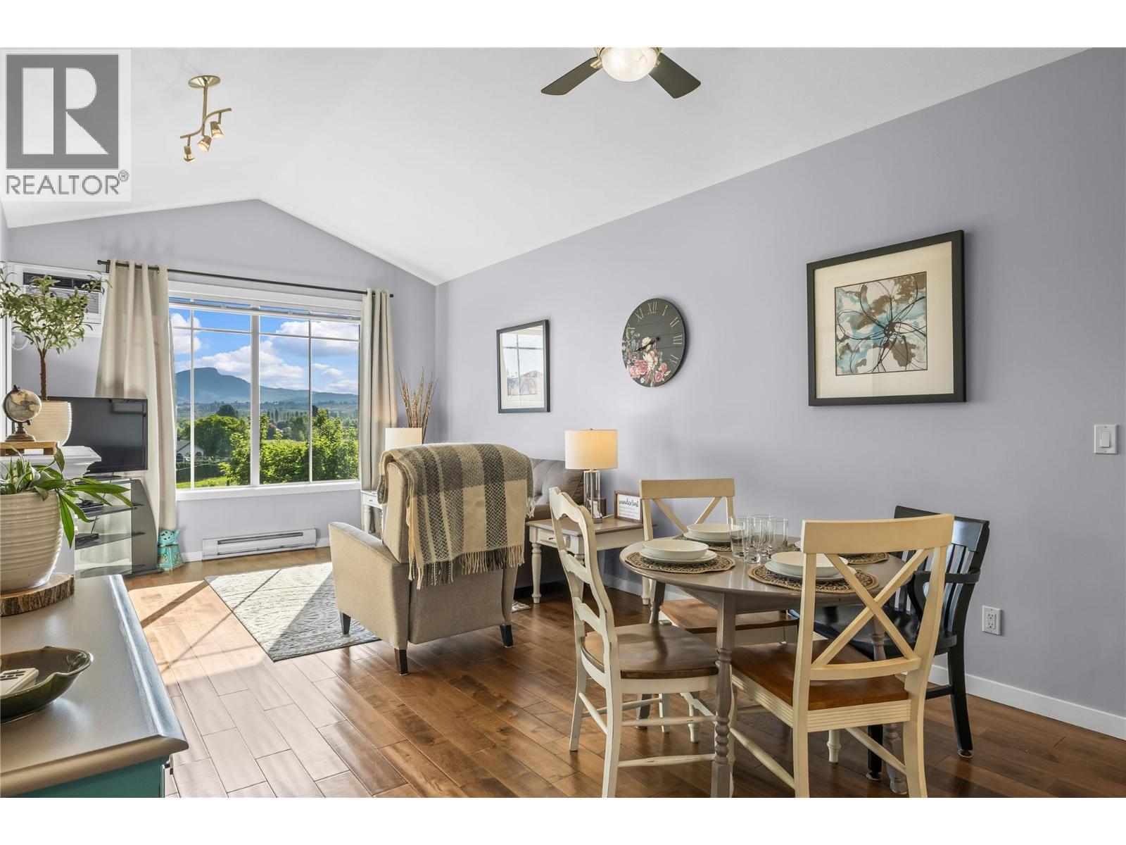 Bright & Spacious Dining and Living Area - 3735 Casorso Road Unit# 410, Kelowna, BC - Indoor Photo Showing Dining Room