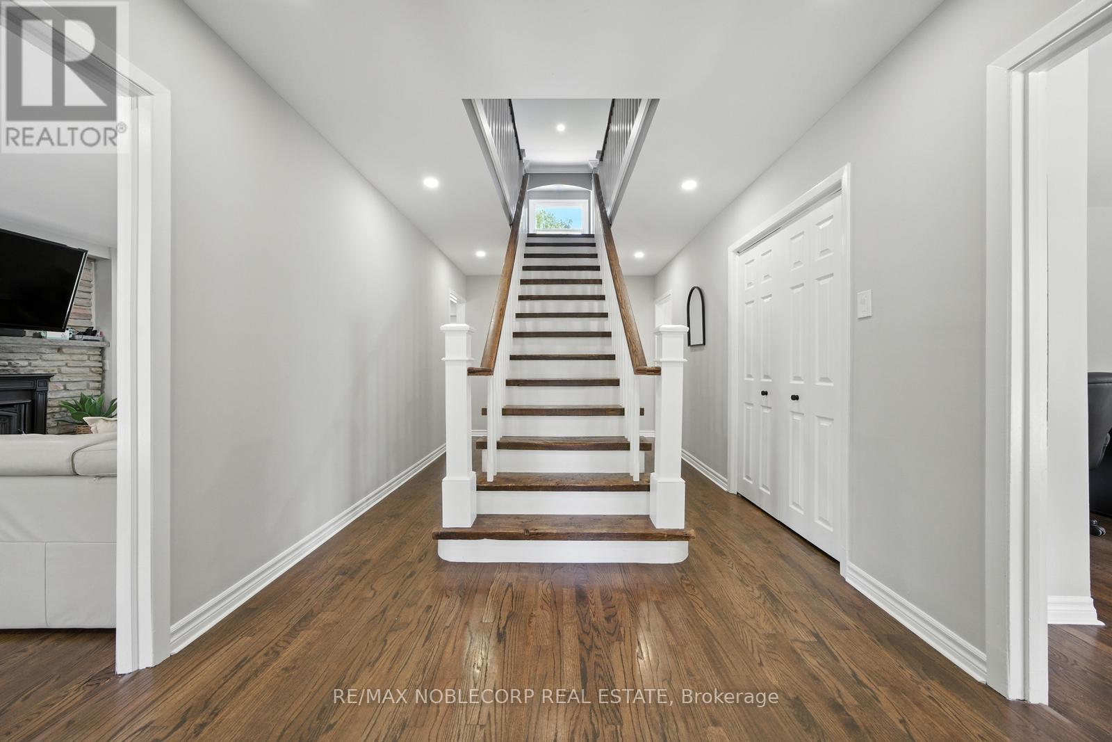 2037 15Th Side Road, New Tecumseth, ON - Indoor Photo Showing Other Room