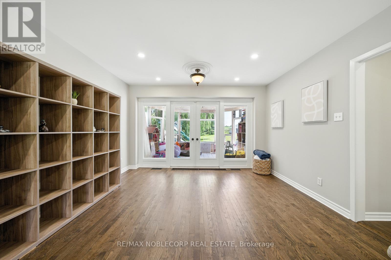 2037 15Th Side Road, New Tecumseth, ON - Indoor Photo Showing Other Room