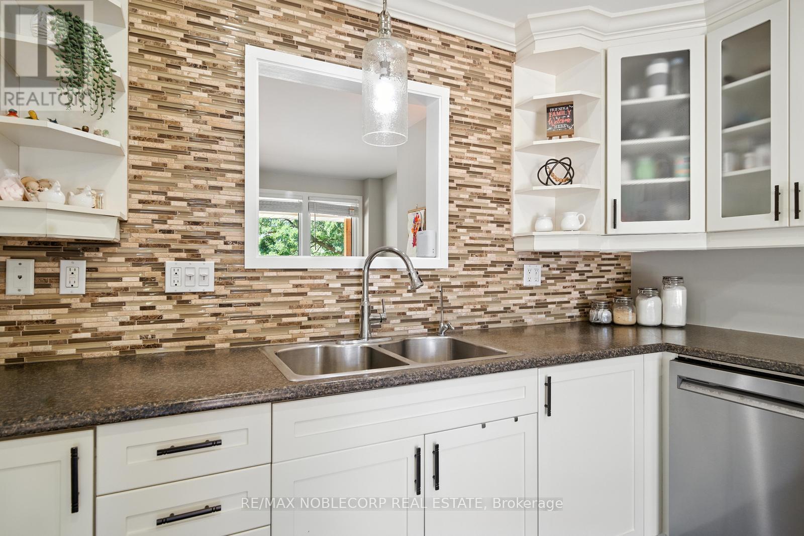 2037 15Th Side Road, New Tecumseth, ON - Indoor Photo Showing Kitchen With Double Sink