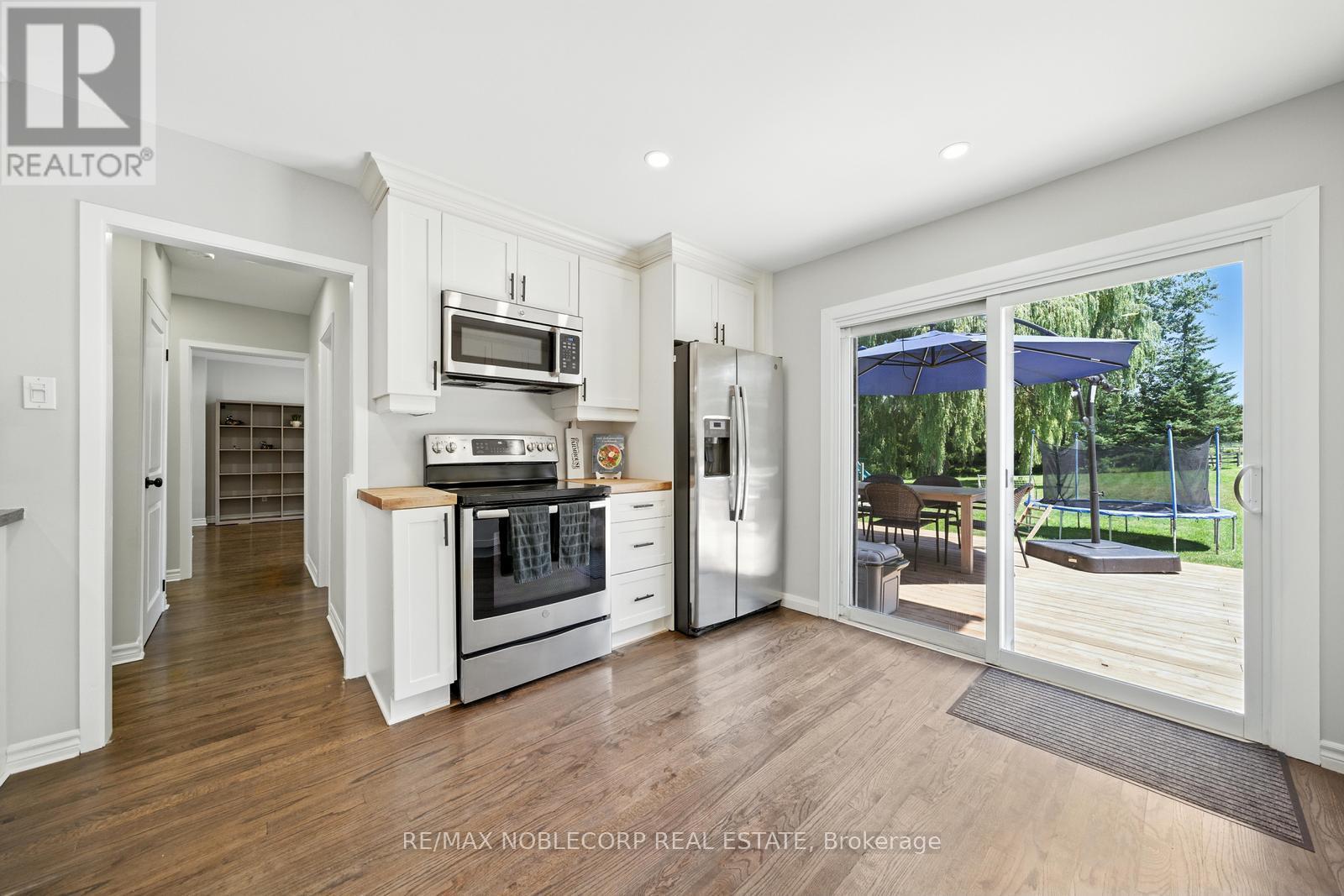 2037 15Th Side Road, New Tecumseth, ON - Indoor Photo Showing Kitchen
