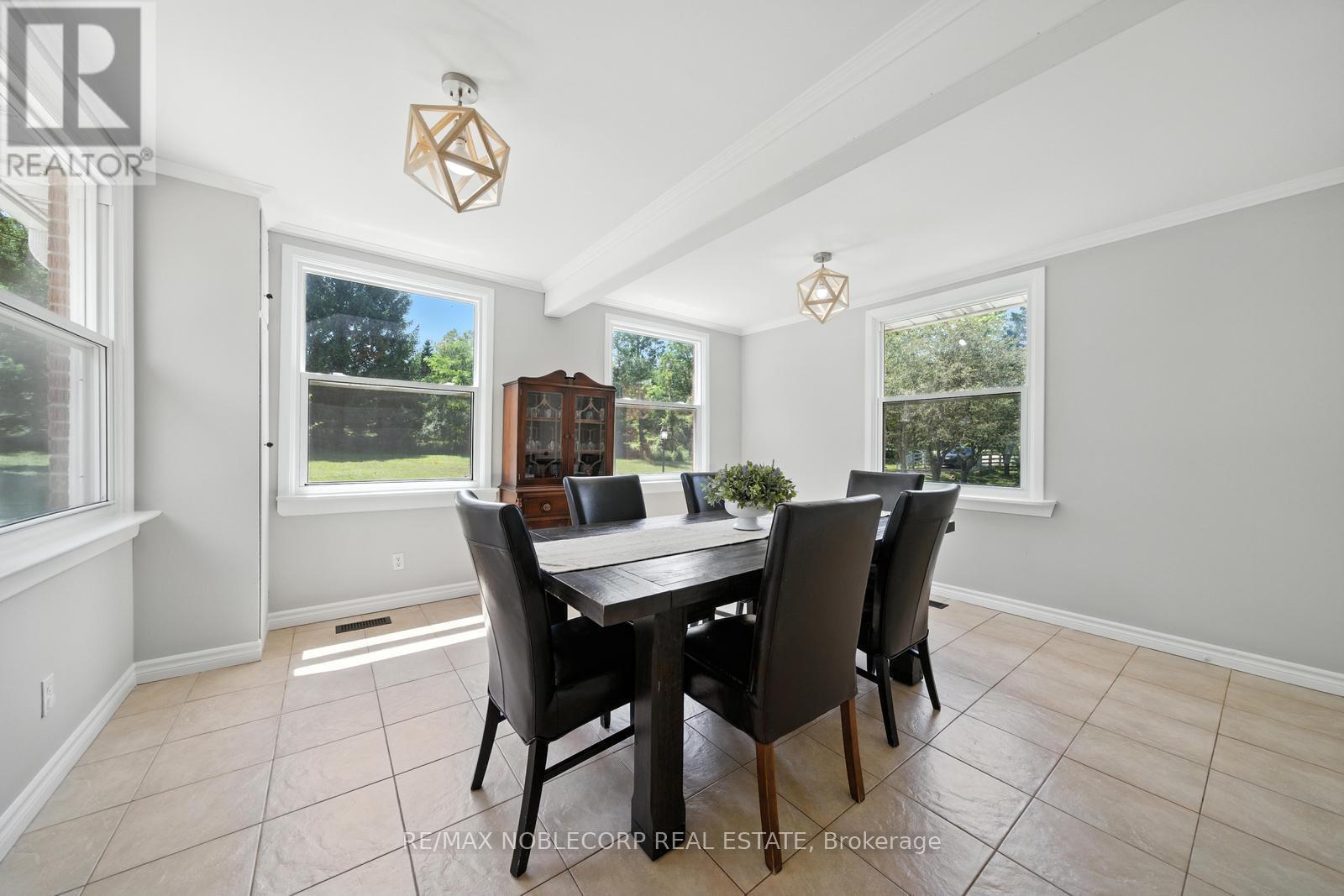2037 15Th Side Road, New Tecumseth, ON - Indoor Photo Showing Dining Room