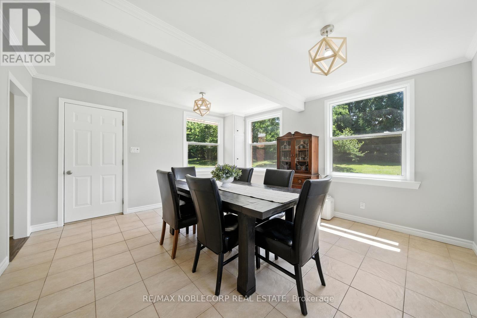 2037 15Th Side Road, New Tecumseth, ON - Indoor Photo Showing Dining Room