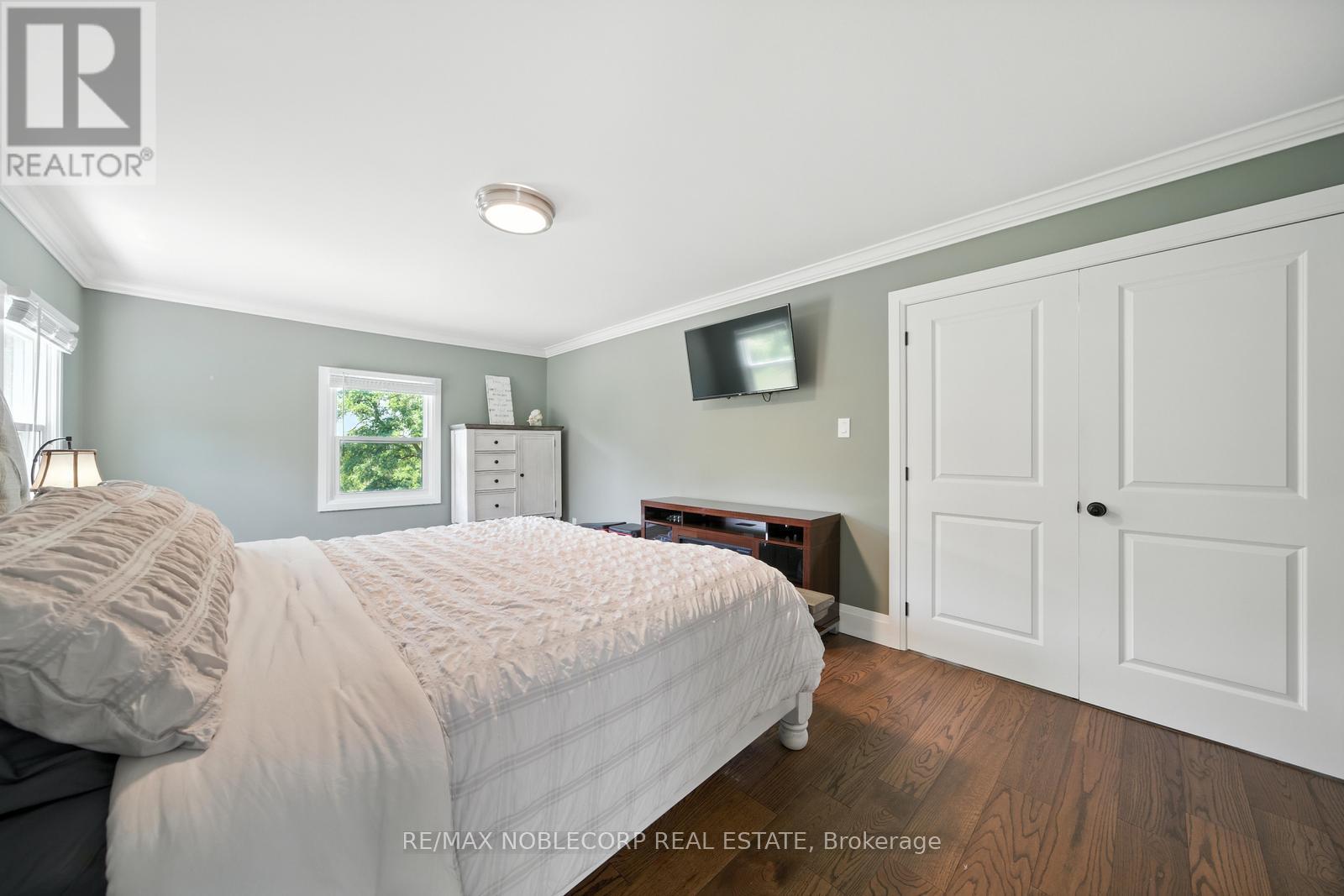 2037 15Th Side Road, New Tecumseth, ON - Indoor Photo Showing Bedroom