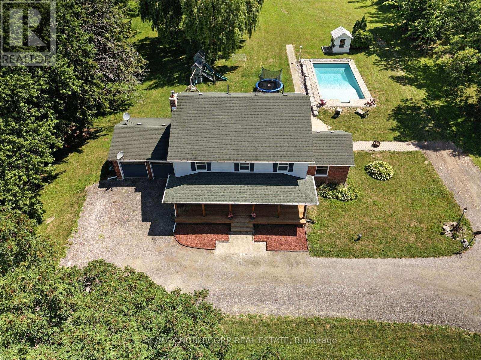 2037 15Th Side Road, New Tecumseth, ON - Outdoor With In Ground Pool