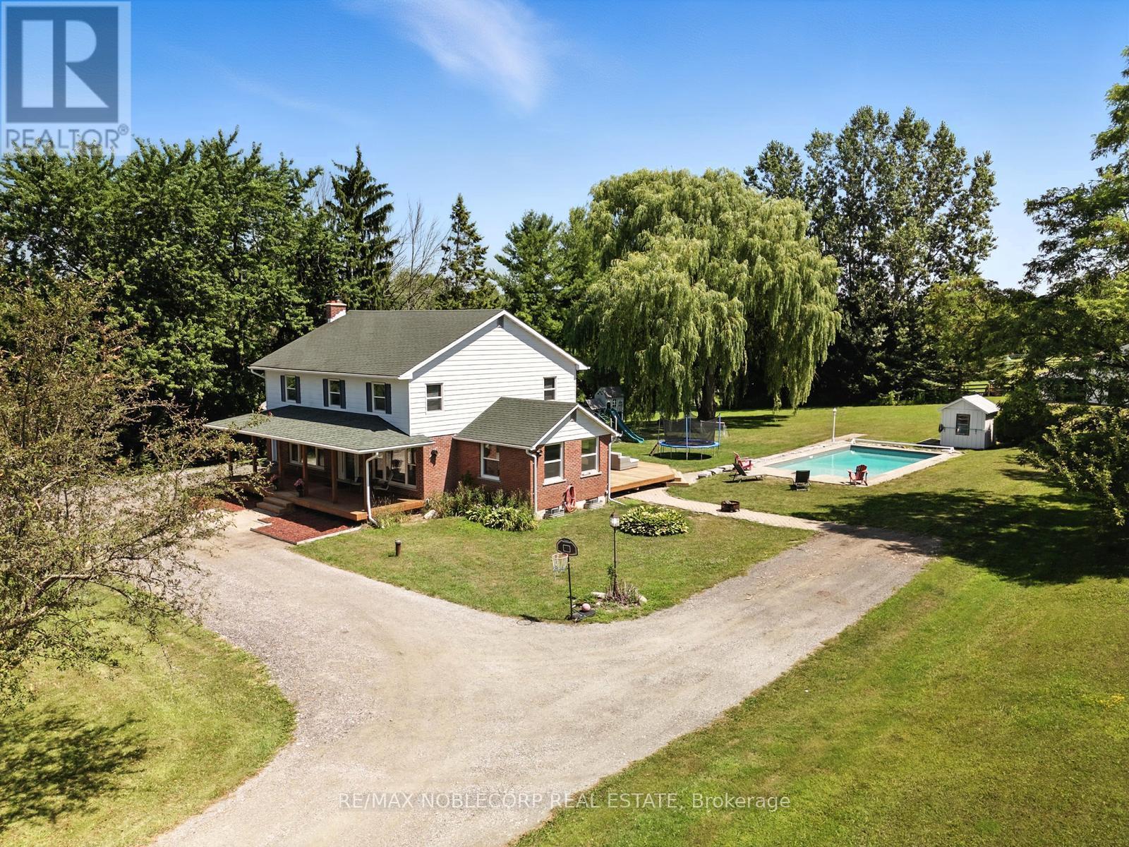 2037 15Th Side Road, New Tecumseth, ON - Outdoor With In Ground Pool