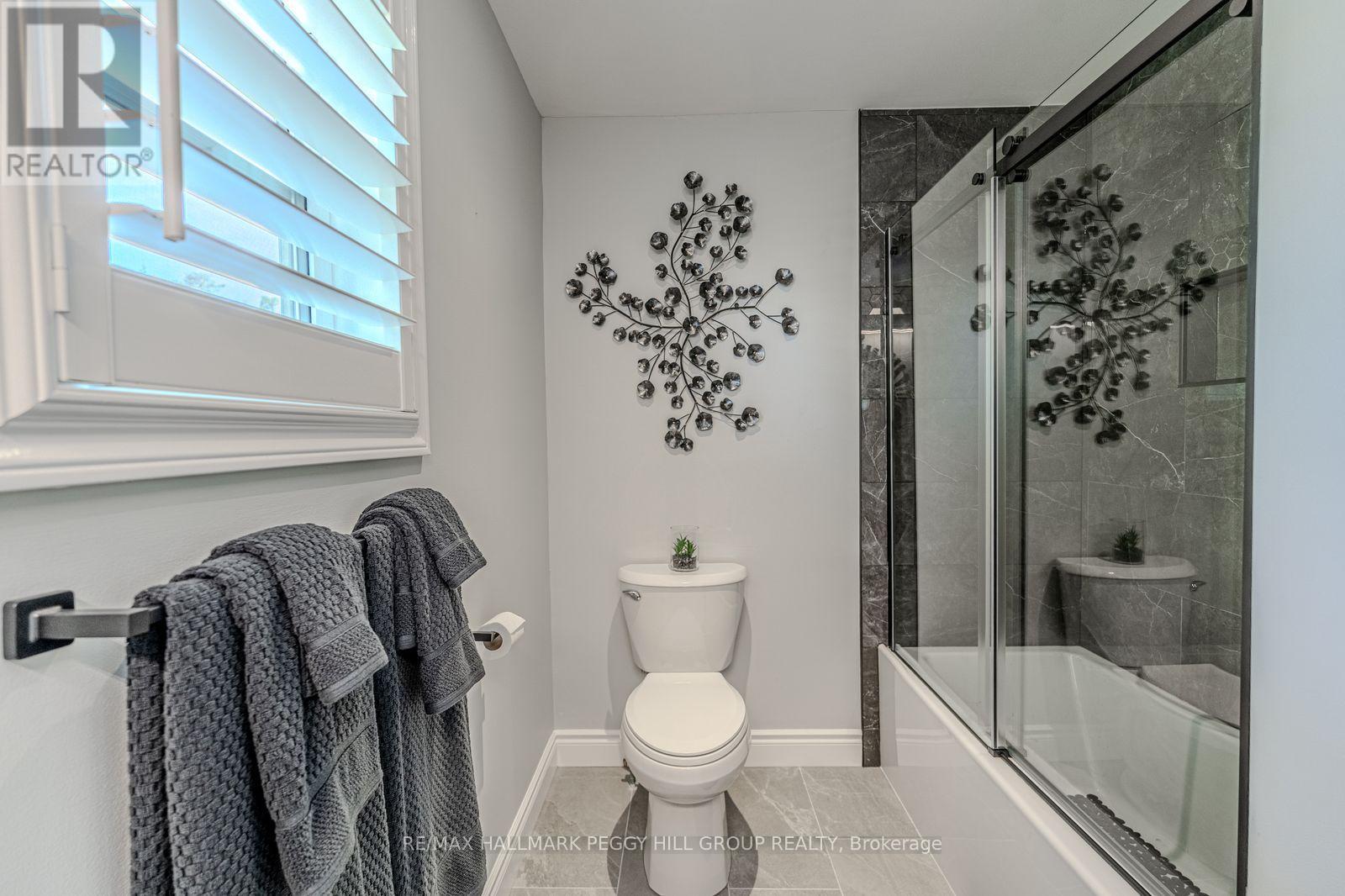 2484 Highway 11 S, Oro-Medonte, ON - Indoor Photo Showing Bathroom