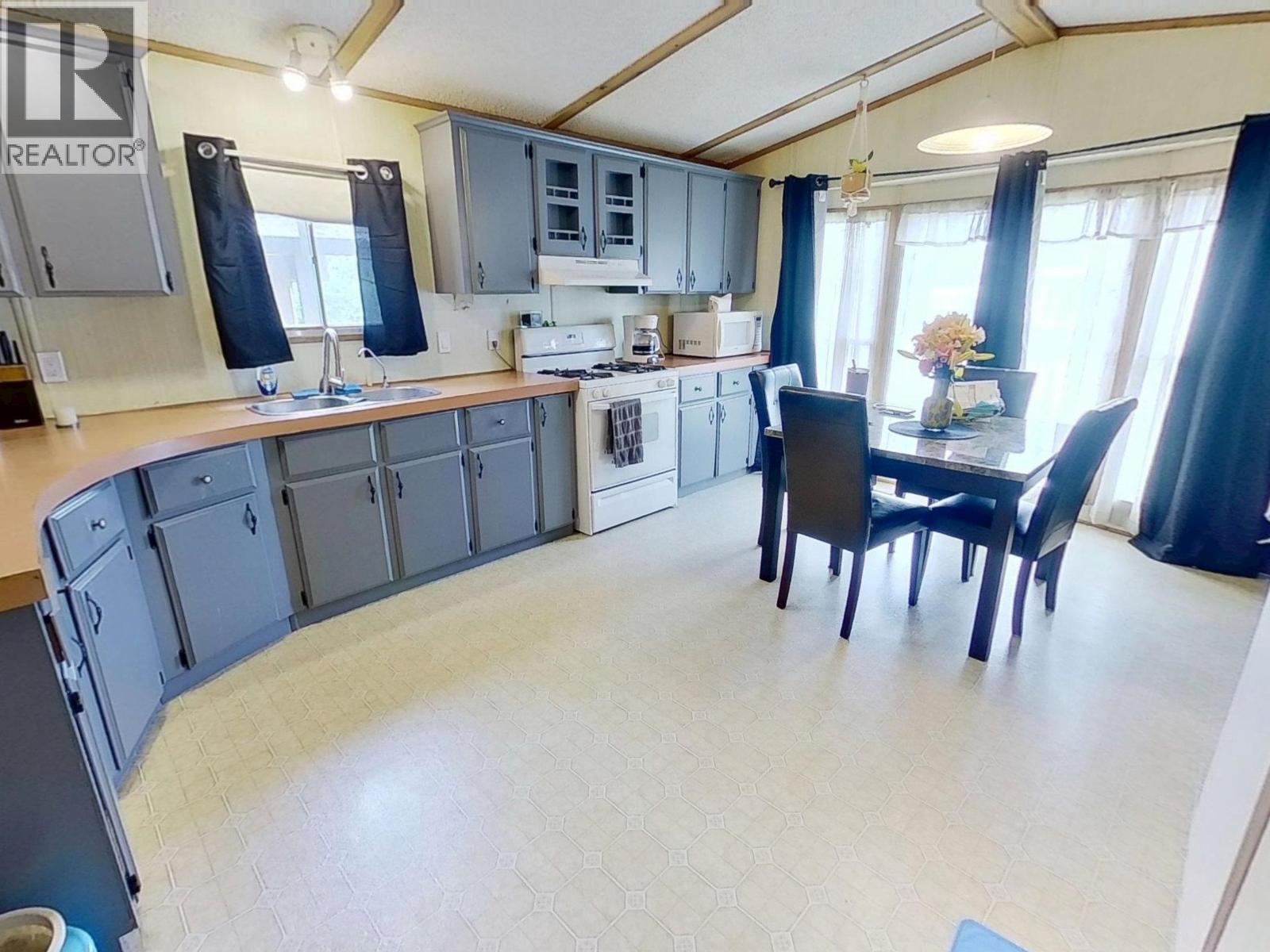 4 950 Anderson Drive, Quesnel, BC - Indoor Photo Showing Kitchen