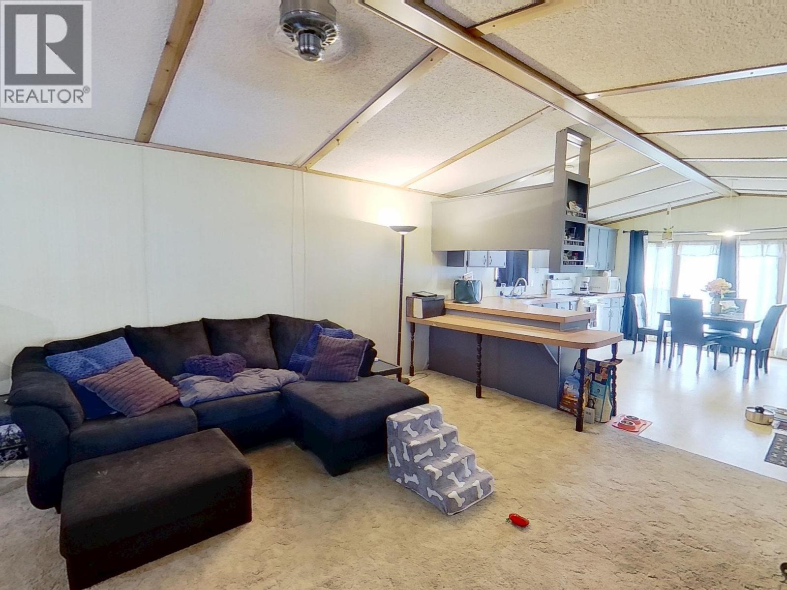 4 950 Anderson Drive, Quesnel, BC - Indoor Photo Showing Living Room