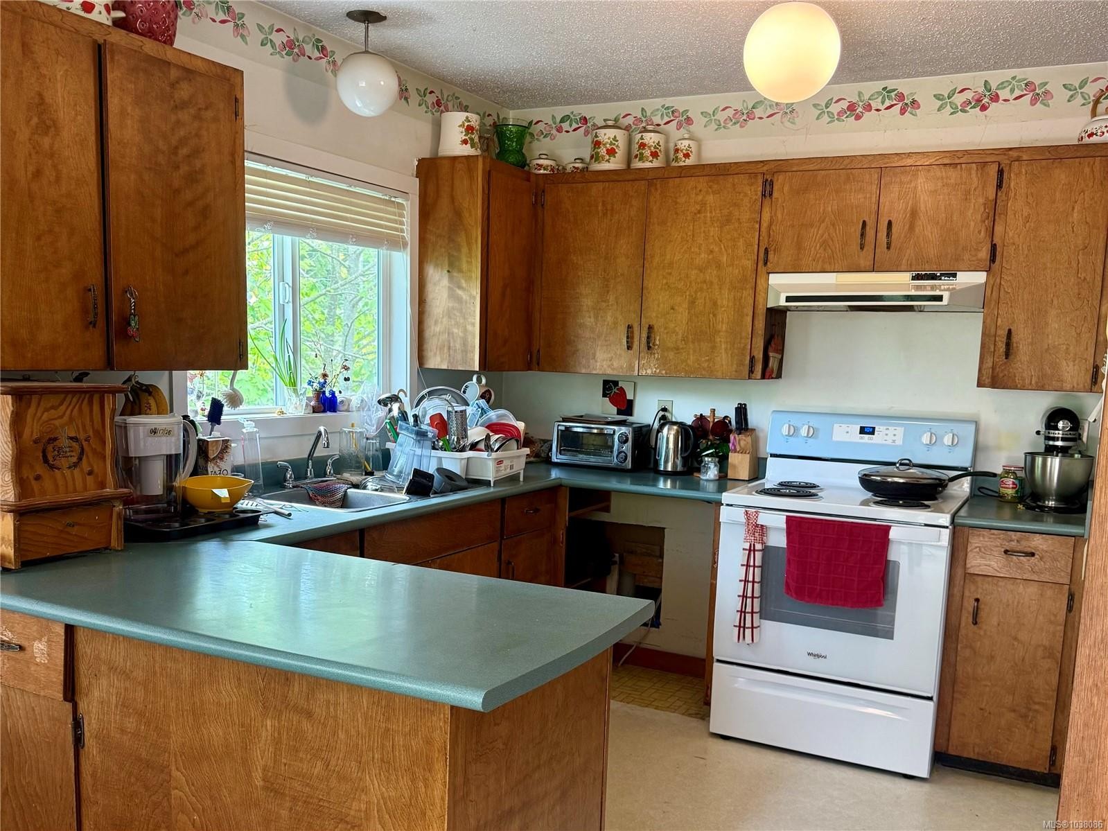 4081 Carey Pl, Royston, BC