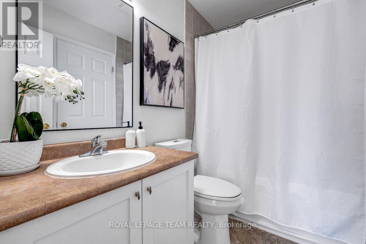 320 Wiffen Private, Ottawa, ON - Indoor Photo Showing Bathroom