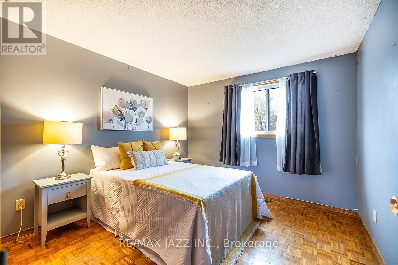 1347 Mary Street N, Oshawa (Samac), ON - Indoor Photo Showing Bedroom
