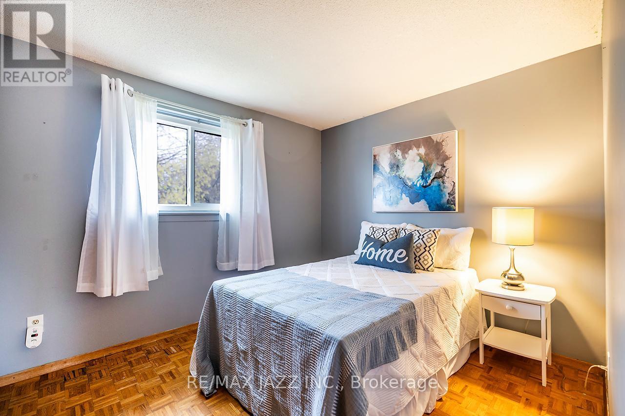 1347 Mary Street N, Oshawa (Samac), ON - Indoor Photo Showing Bedroom