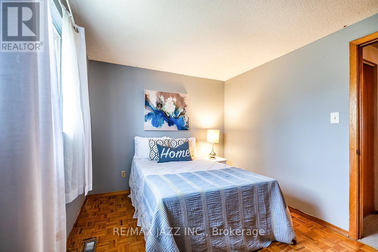 1347 Mary Street N, Oshawa (Samac), ON - Indoor Photo Showing Bedroom