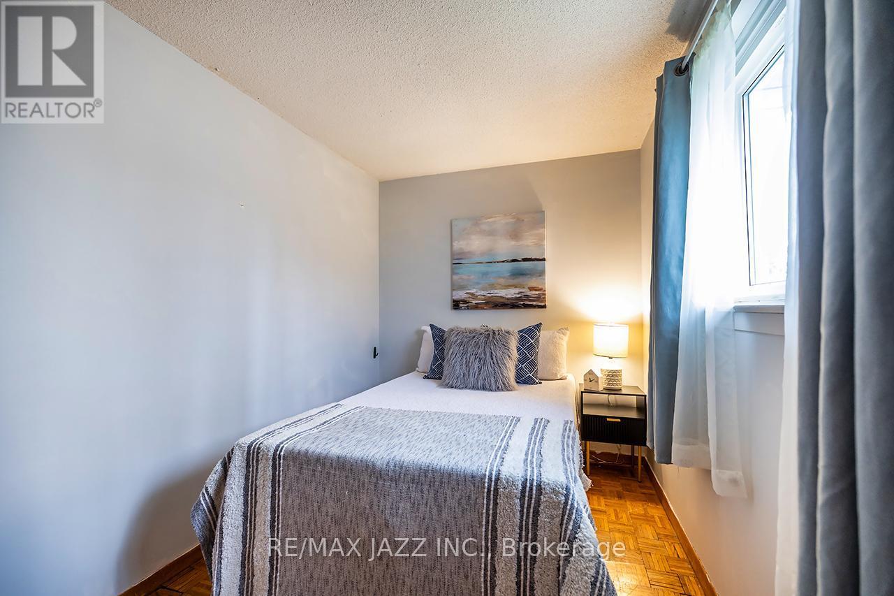 1347 Mary Street N, Oshawa (Samac), ON - Indoor Photo Showing Bedroom