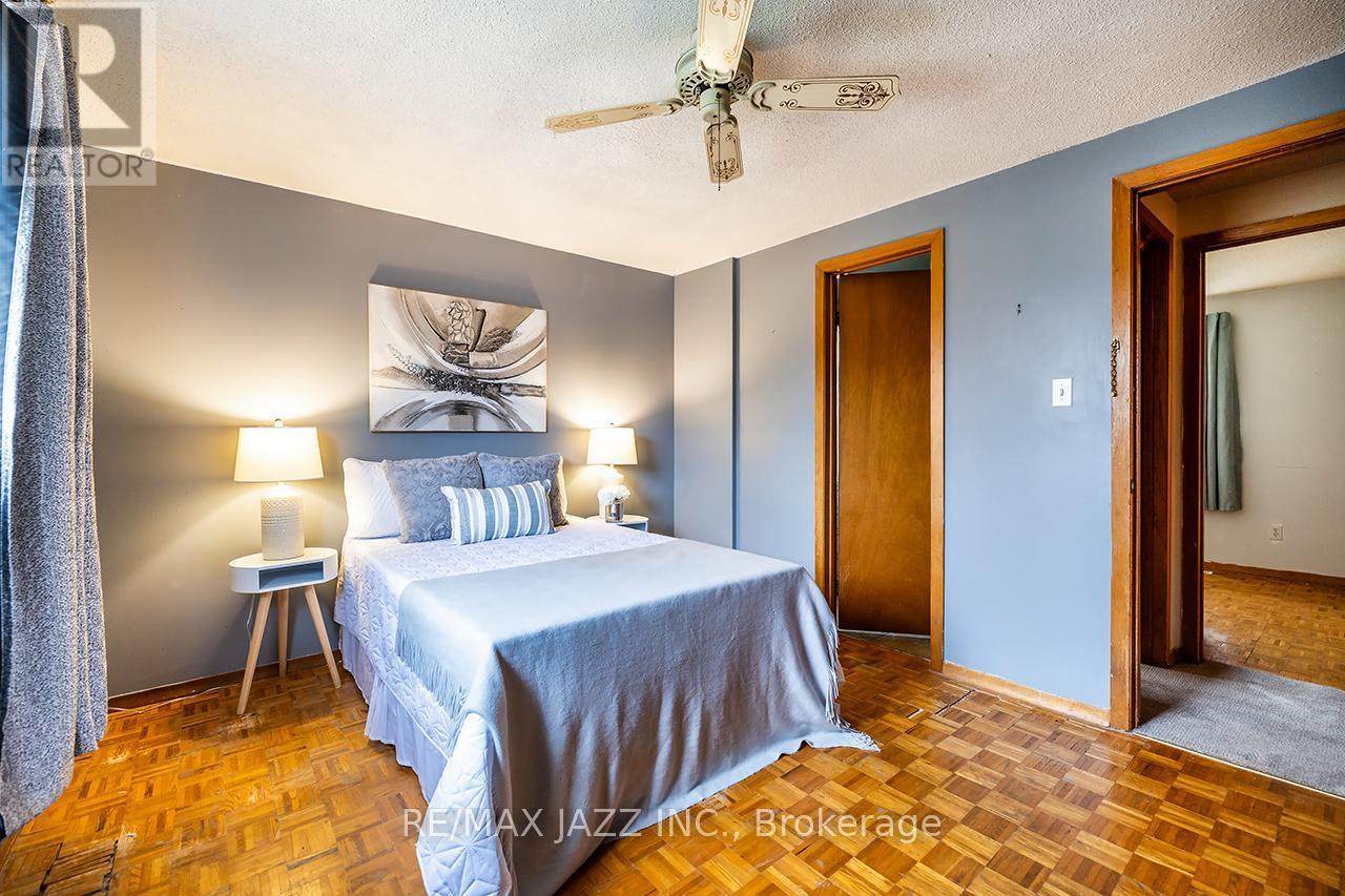 1347 Mary Street N, Oshawa (Samac), ON - Indoor Photo Showing Bedroom