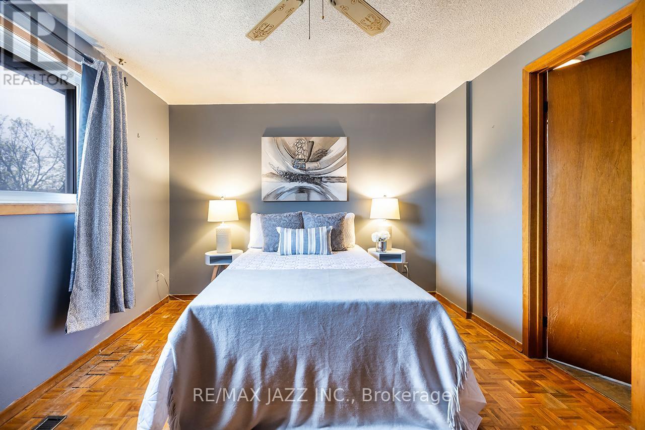 1347 Mary Street N, Oshawa (Samac), ON - Indoor Photo Showing Bedroom