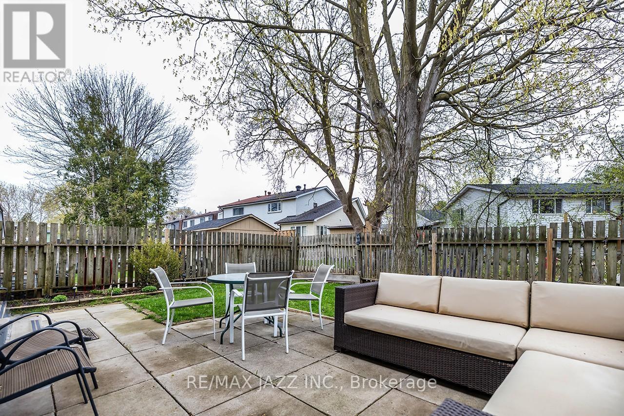 1347 Mary Street N, Oshawa (Samac), ON - Outdoor