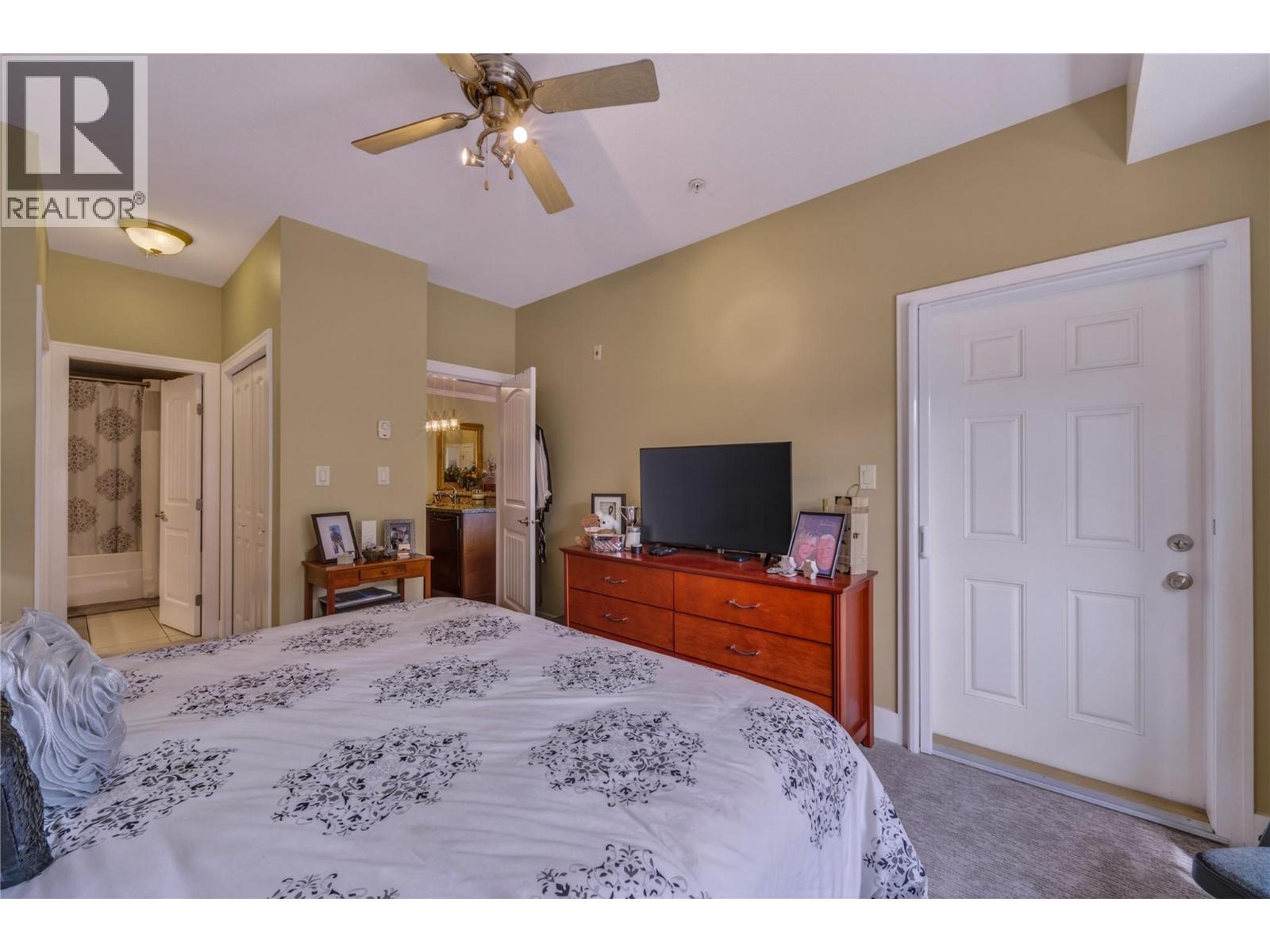 240 Wade Avenue W Avenue Unit# 305, Penticton, BC - Indoor Photo Showing Bedroom
