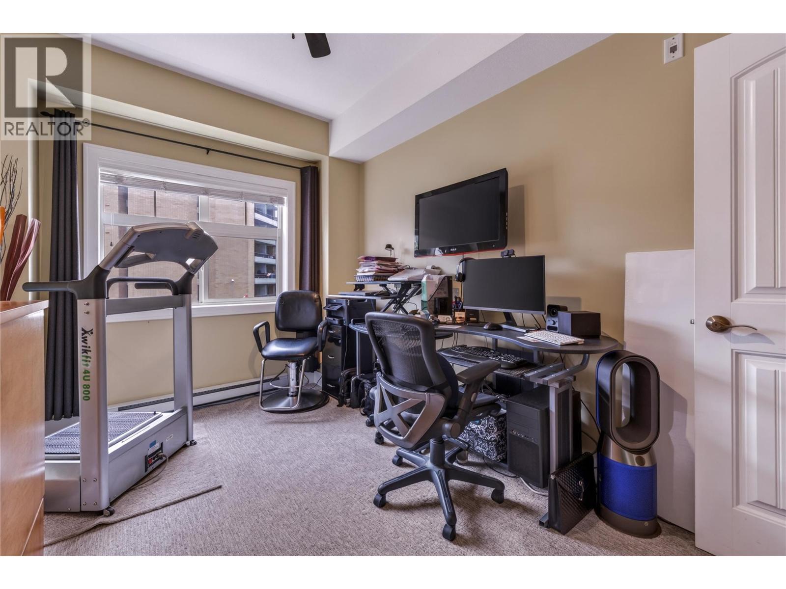 240 Wade Avenue W Avenue Unit# 305, Penticton, BC - Indoor Photo Showing Office