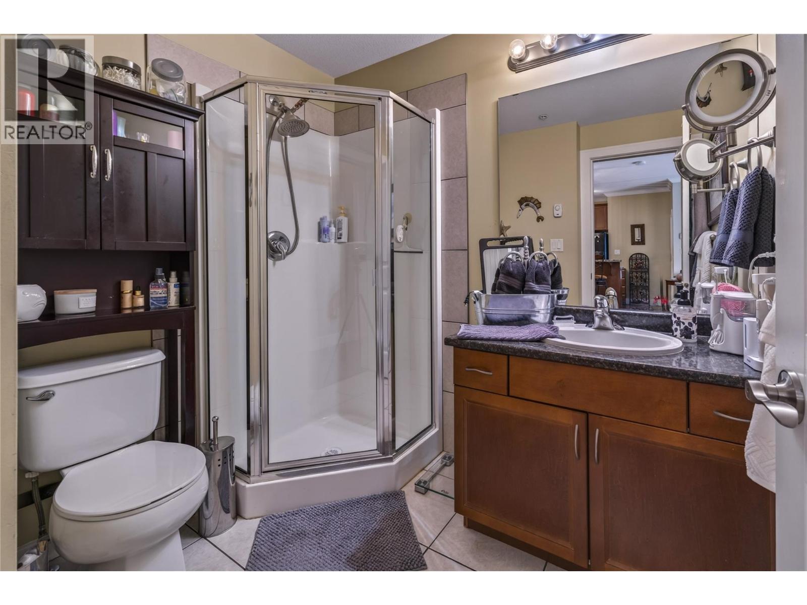 240 Wade Avenue W Avenue Unit# 305, Penticton, BC - Indoor Photo Showing Bathroom