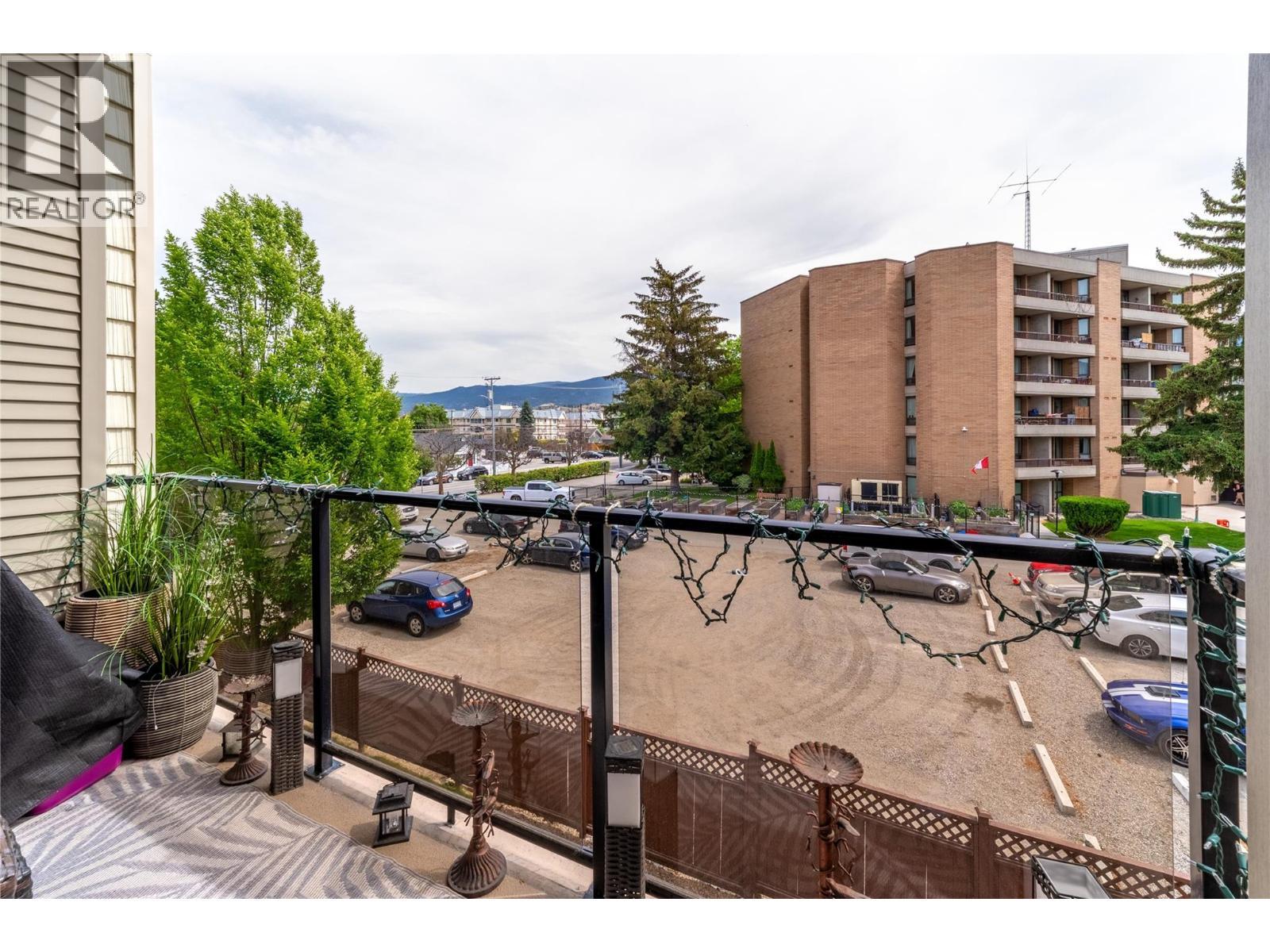 240 Wade Avenue W Avenue Unit# 305, Penticton, BC - Outdoor