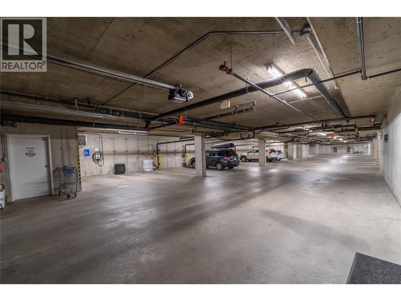 240 Wade Avenue W Avenue Unit# 305, Penticton, BC - Indoor Photo Showing Garage