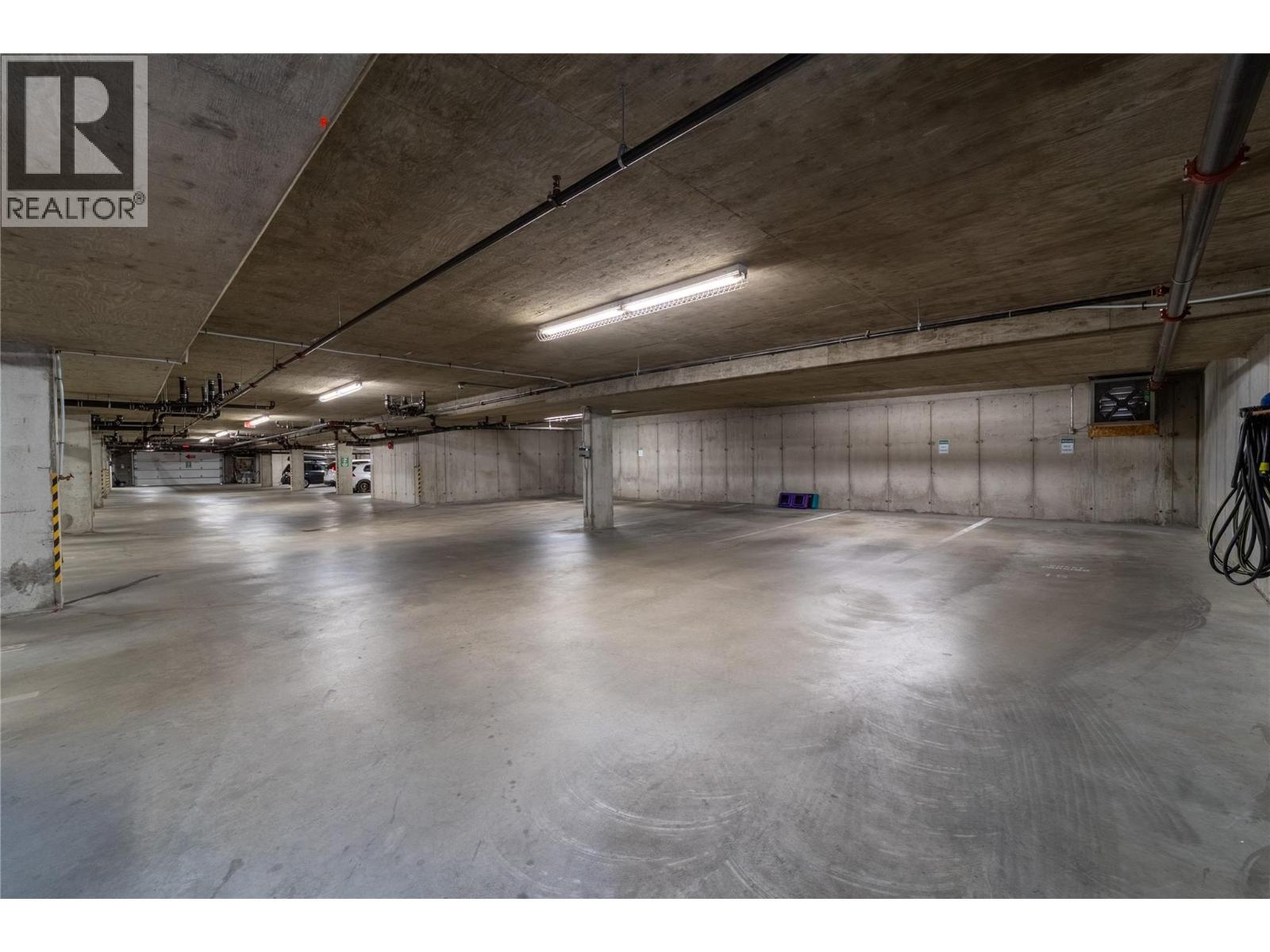 240 Wade Avenue W Avenue Unit# 305, Penticton, BC - Indoor Photo Showing Garage