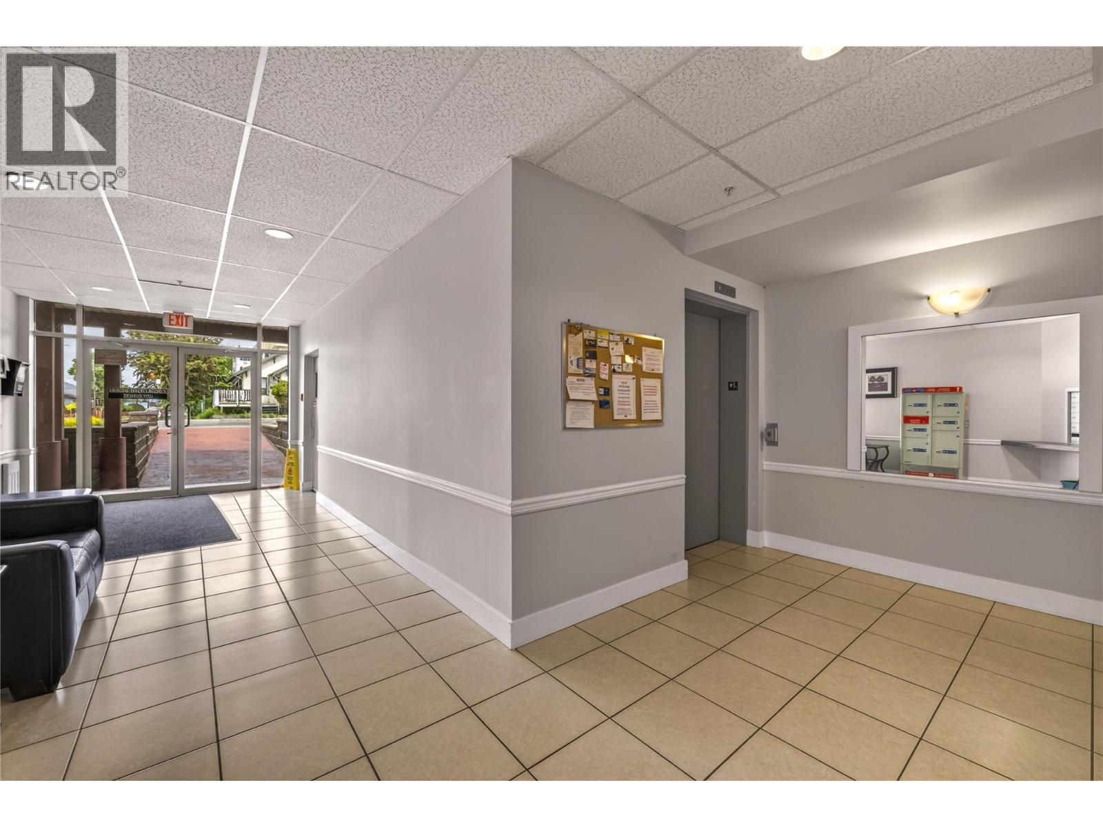 240 Wade Avenue W Avenue Unit# 305, Penticton, BC - Indoor Photo Showing Other Room