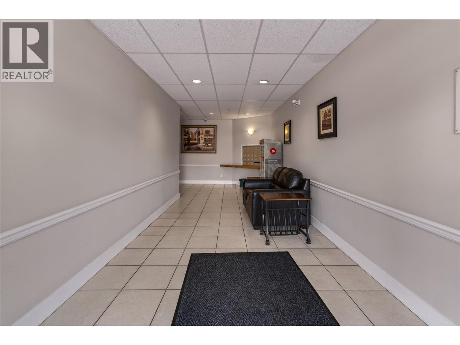 240 Wade Avenue W Avenue Unit# 305, Penticton, BC - Indoor Photo Showing Other Room