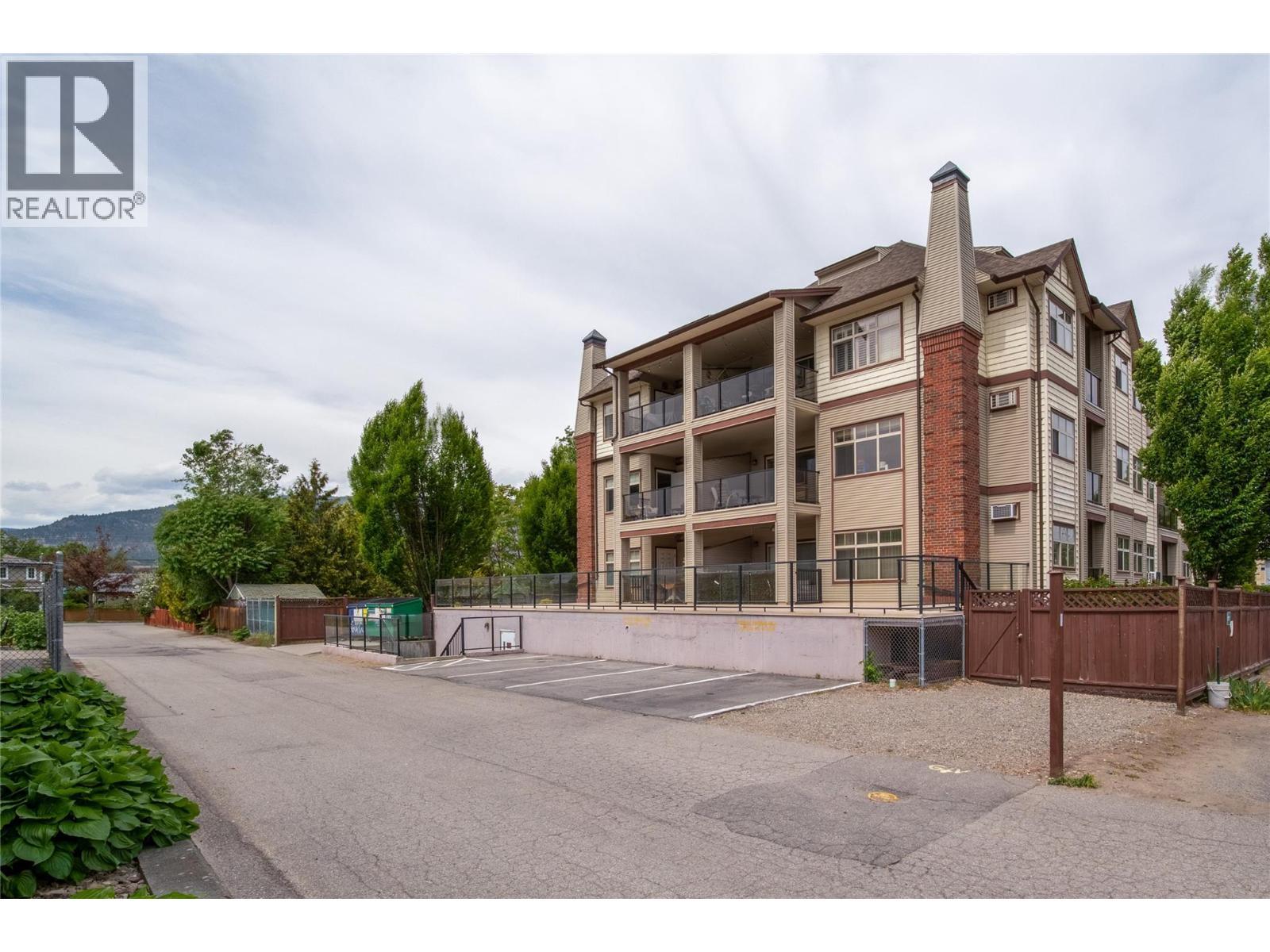 240 Wade Avenue W Avenue Unit# 305, Penticton, BC - Outdoor