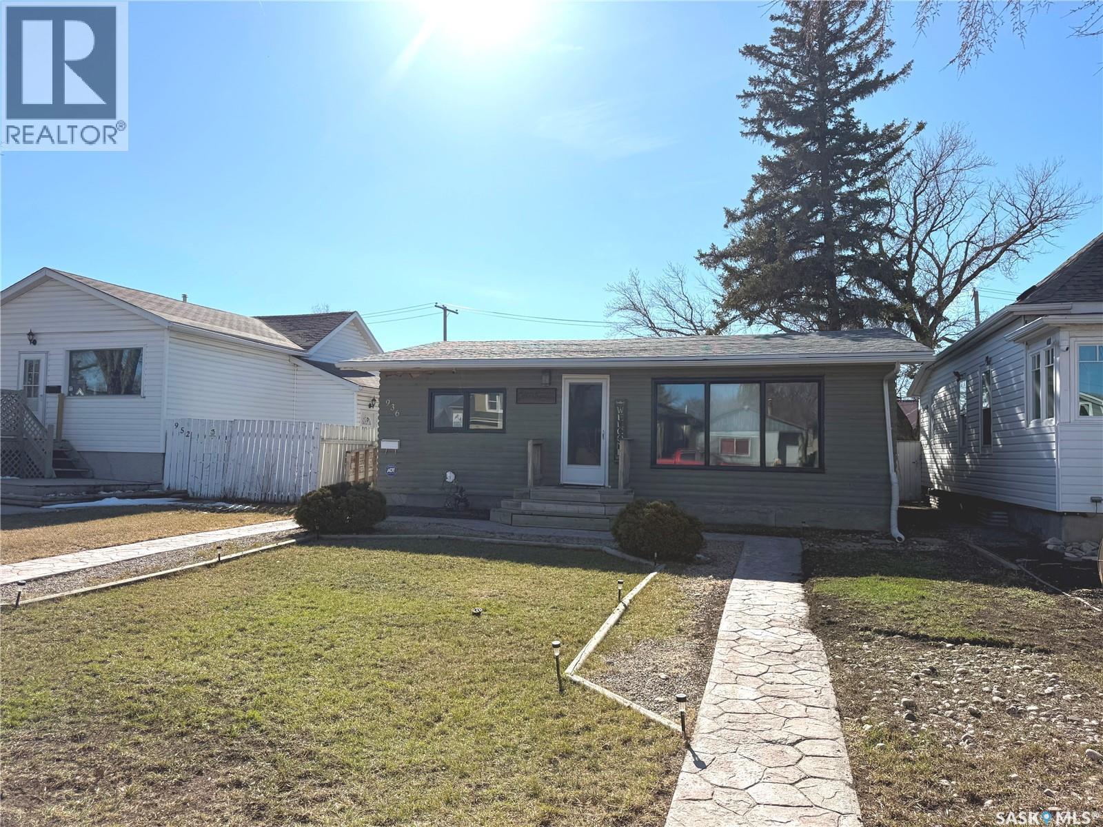 936 Wallace Street, Regina, SK - Outdoor With Facade