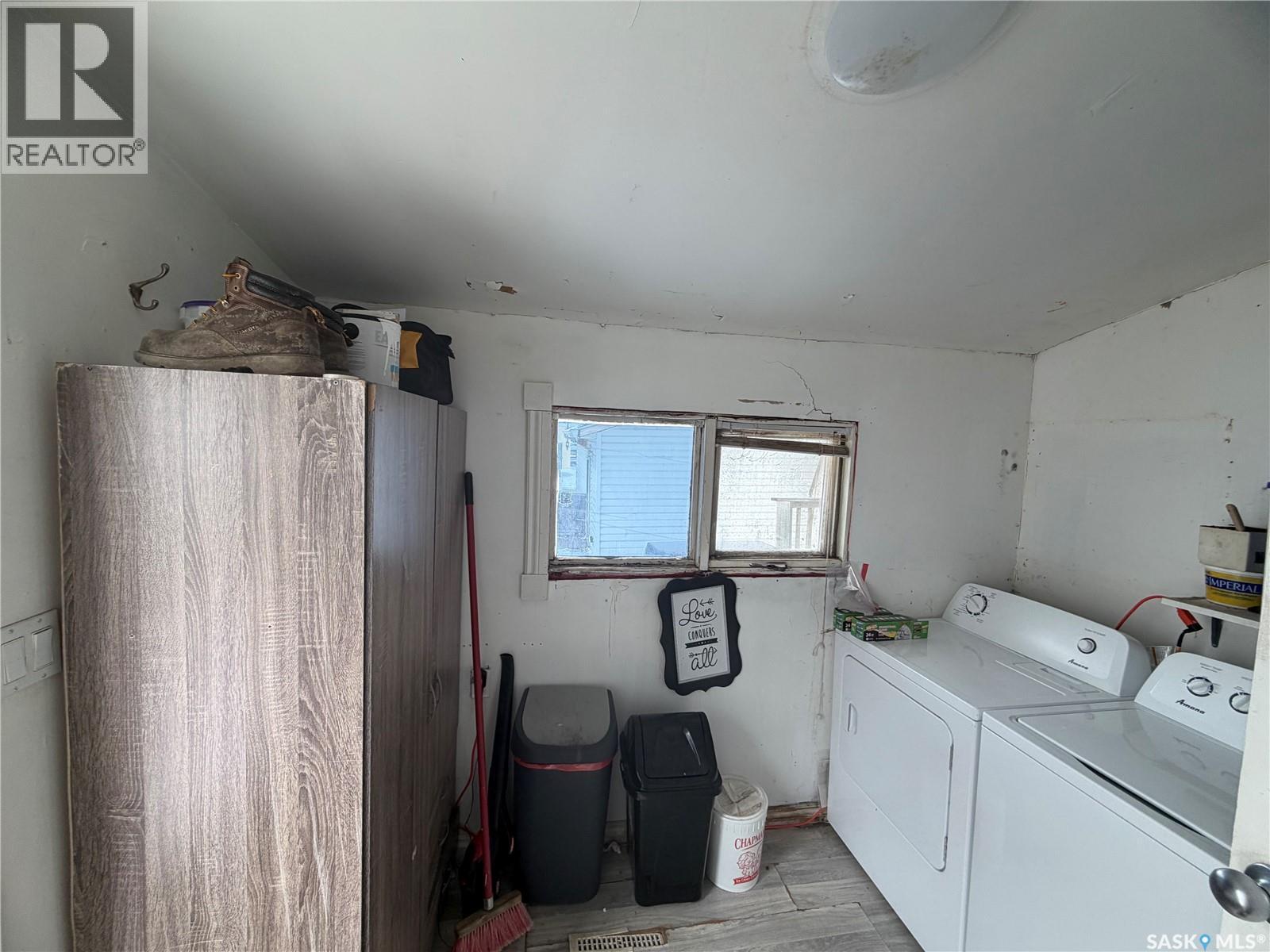 936 Wallace Street, Regina, SK - Indoor Photo Showing Laundry Room
