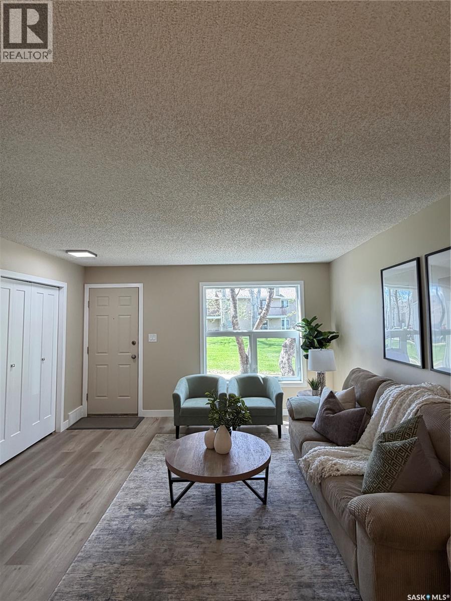 358 Cedar Meadow Drive, Regina, SK - Indoor Photo Showing Living Room