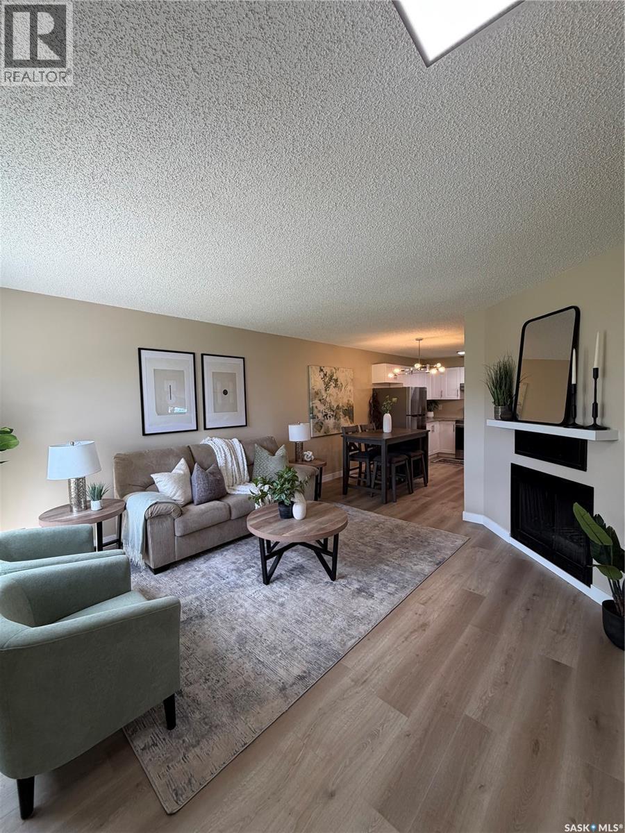 358 Cedar Meadow Drive, Regina, SK - Indoor Photo Showing Living Room