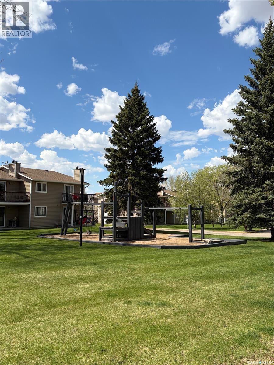 358 Cedar Meadow Drive, Regina, SK - Outdoor
