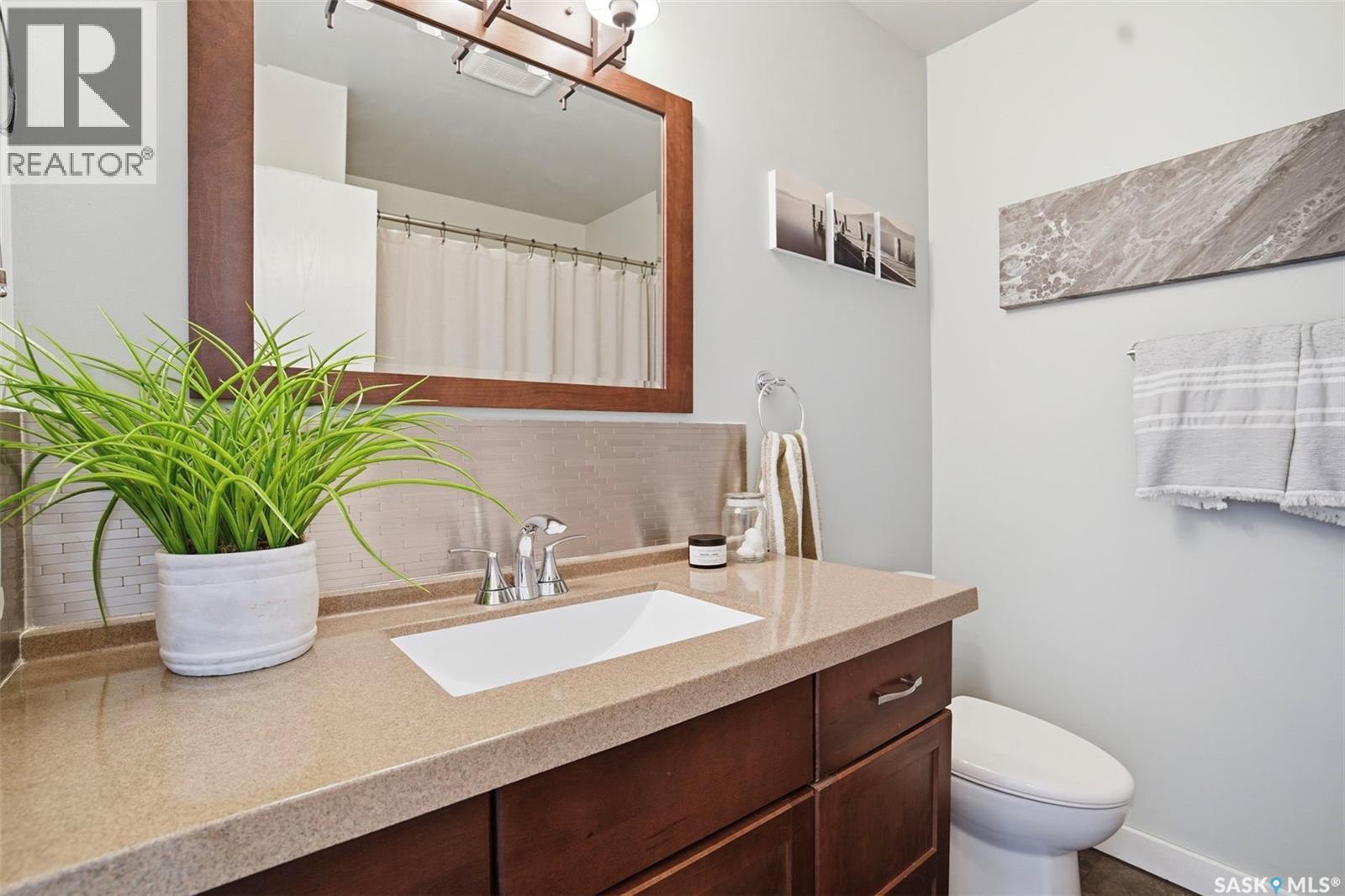 112 8Th Avenue E, Watrous, SK - Indoor Photo Showing Bathroom