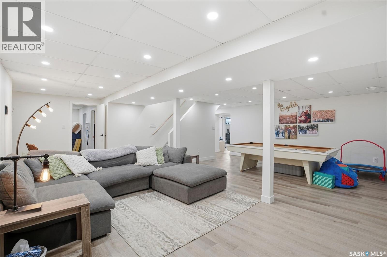 112 8Th Avenue E, Watrous, SK - Indoor
