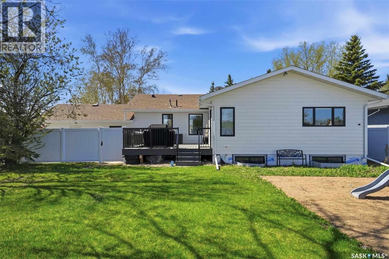 112 8Th Avenue E, Watrous, SK - Outdoor