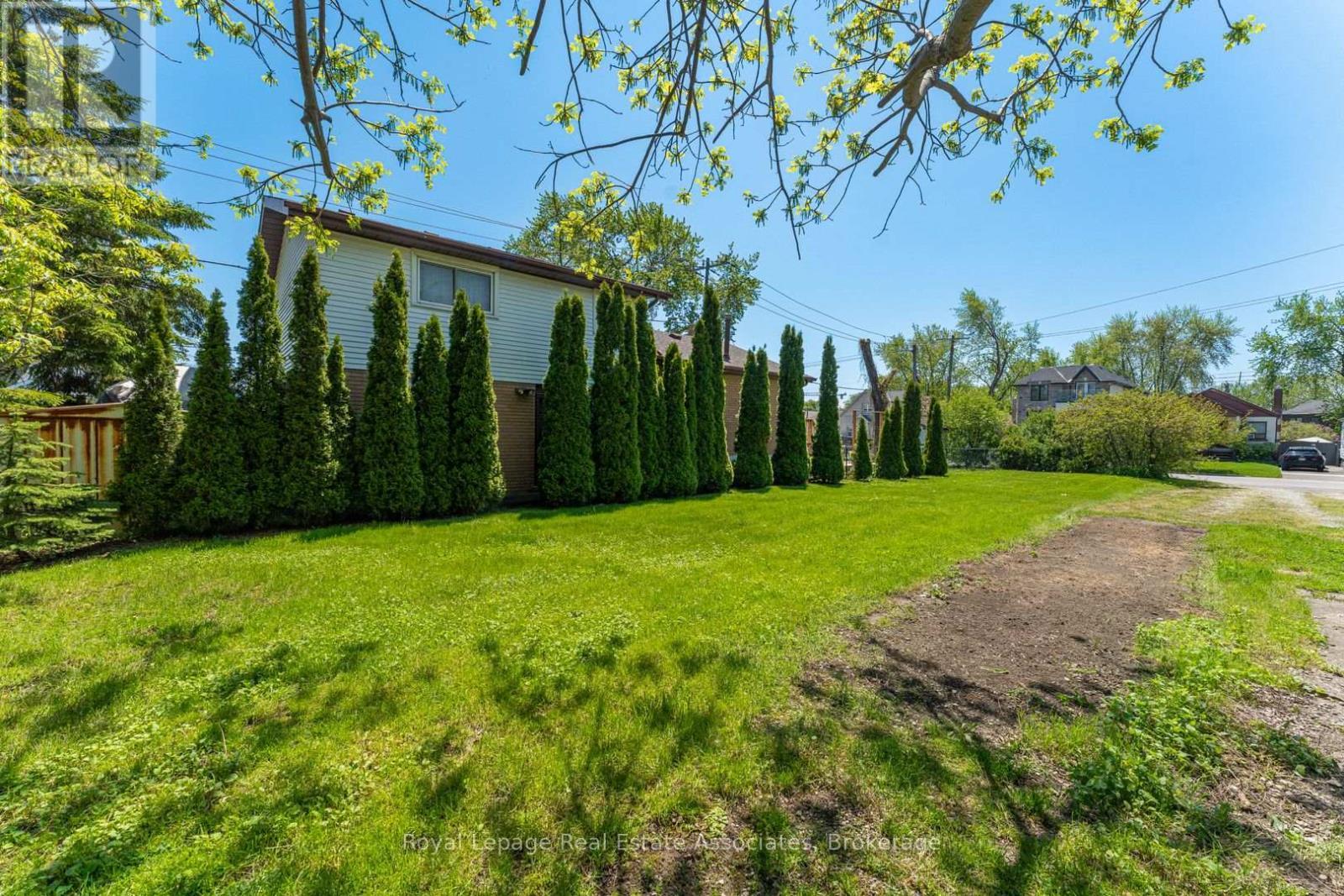 1067 Alexandra Avenue, Mississauga, ON
