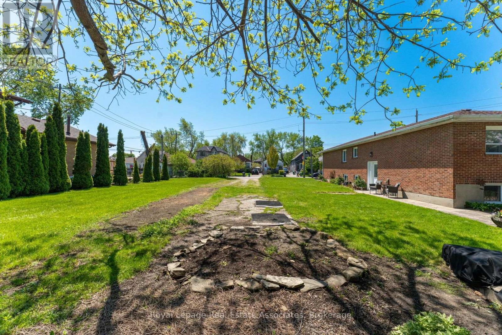 1067 Alexandra Avenue, Mississauga, ON