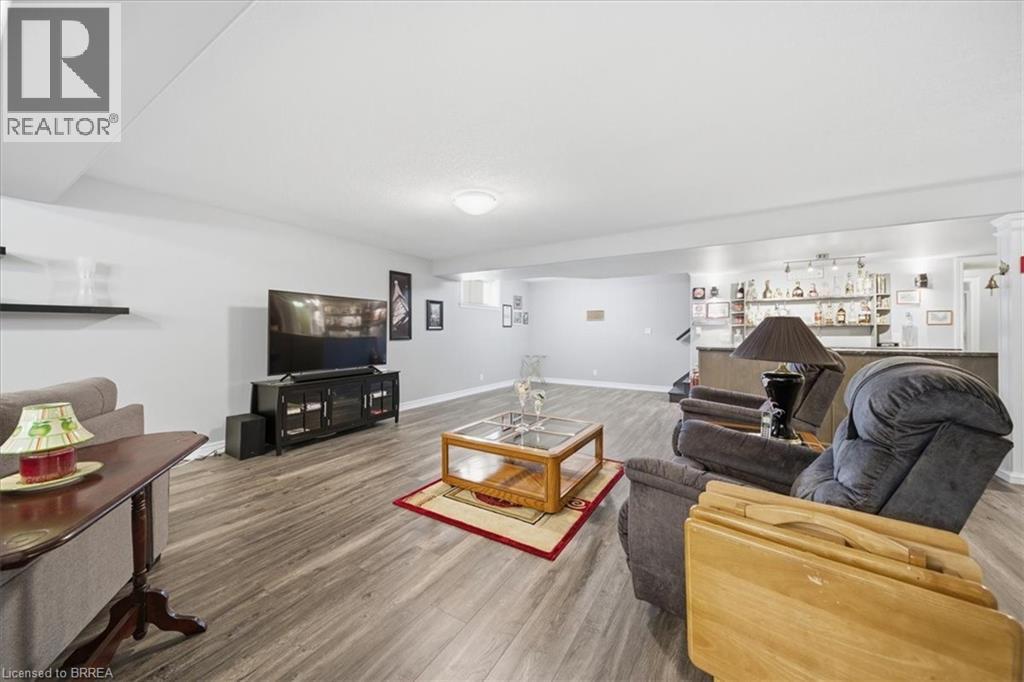 4 Lynndale Road, Simcoe, ON - Indoor Photo Showing Living Room
