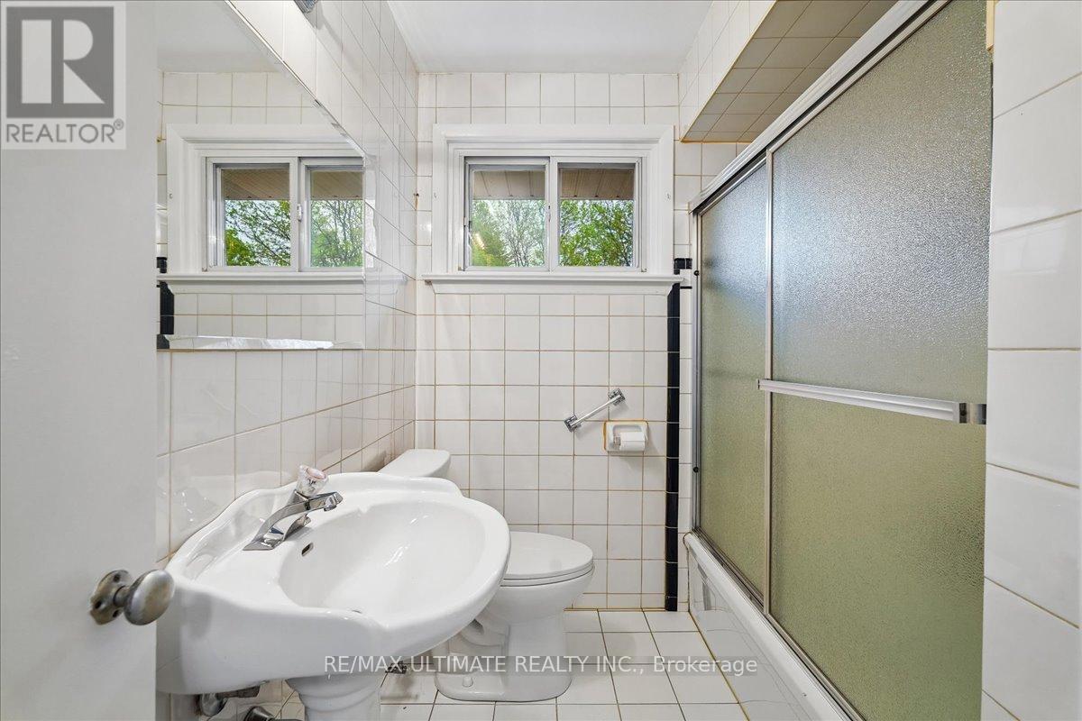 12 Thurodale Avenue, Toronto, ON - Indoor Photo Showing Bathroom