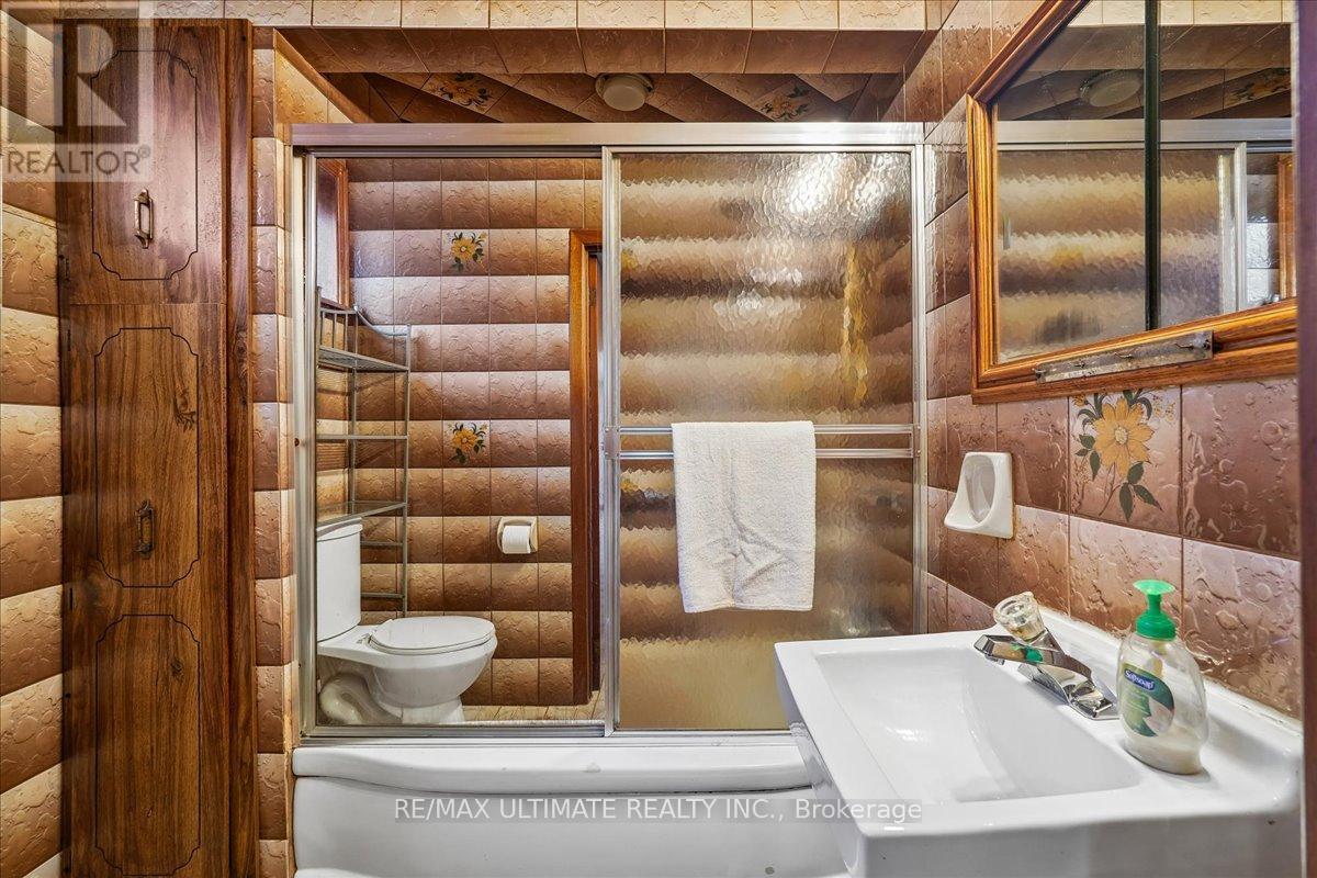 12 Thurodale Avenue, Toronto, ON - Indoor Photo Showing Bathroom