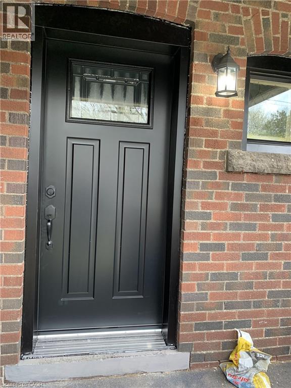 21 Haddon Avenue S, Hamilton, ON