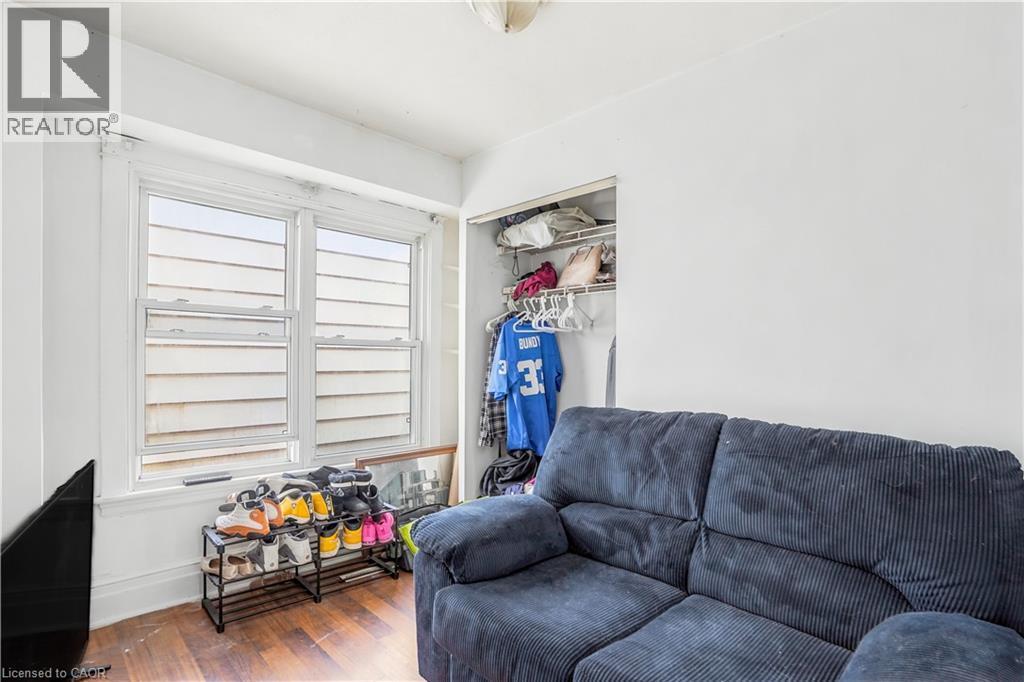 276 Roxborough Avenue, Hamilton, ON - Indoor Photo Showing Living Room