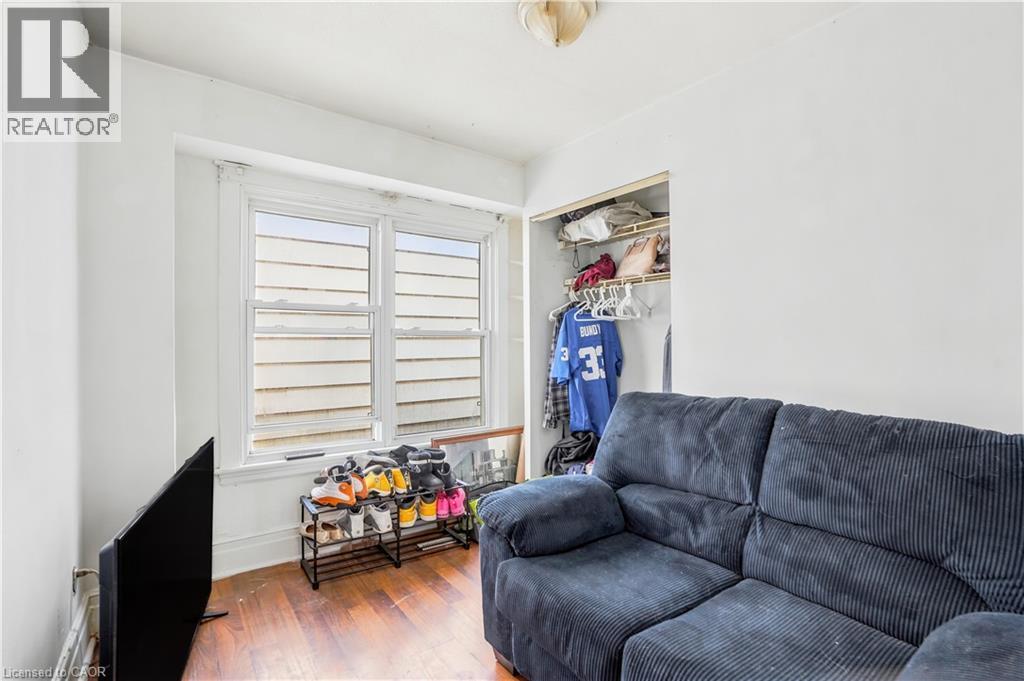 276 Roxborough Avenue, Hamilton, ON - Indoor Photo Showing Living Room