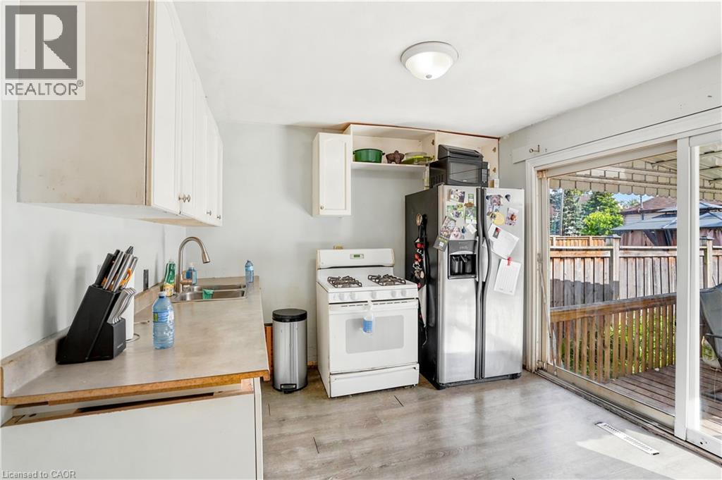276 Roxborough Avenue, Hamilton, ON - Indoor Photo Showing Kitchen
